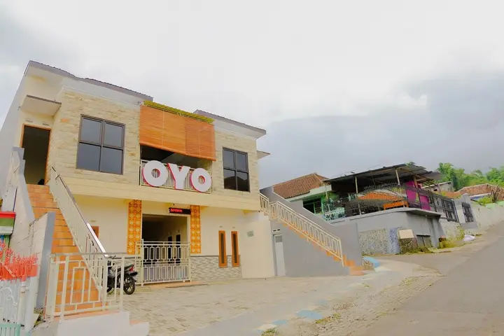 Бату: Queen Homestay by OYO Rooms