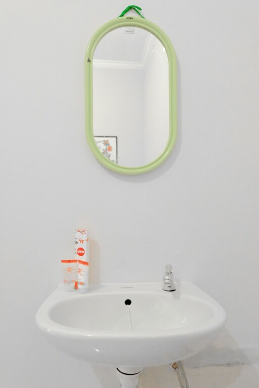 Бату: Queen Homestay by OYO Rooms