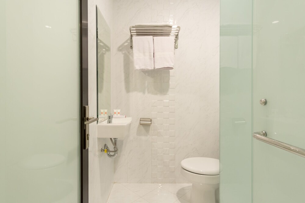 Медан: Merlion Hotel by Oyo Rooms
