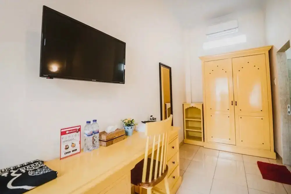 Медан: RedDoorz Plus Syariah @ Jalan Brigjend Katamso Medan