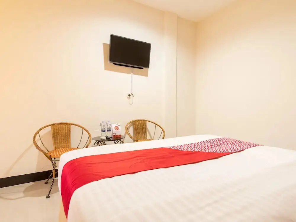 Медан: Gentala Hotel by OYO Rooms