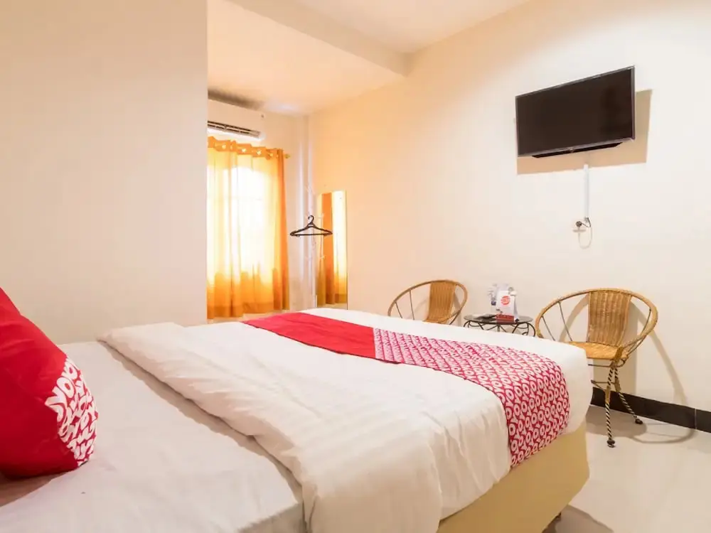 Медан: Gentala Hotel by OYO Rooms