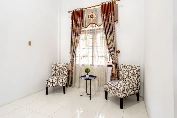 Медан: Medan Guest House by OYO Rooms