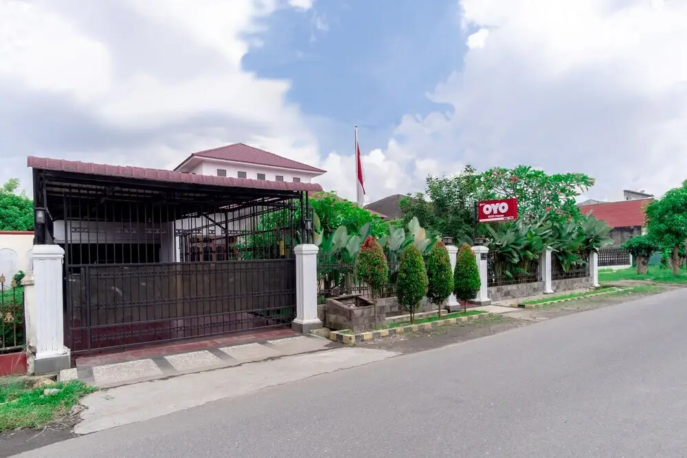 Медан: Medan Guest House by OYO Rooms