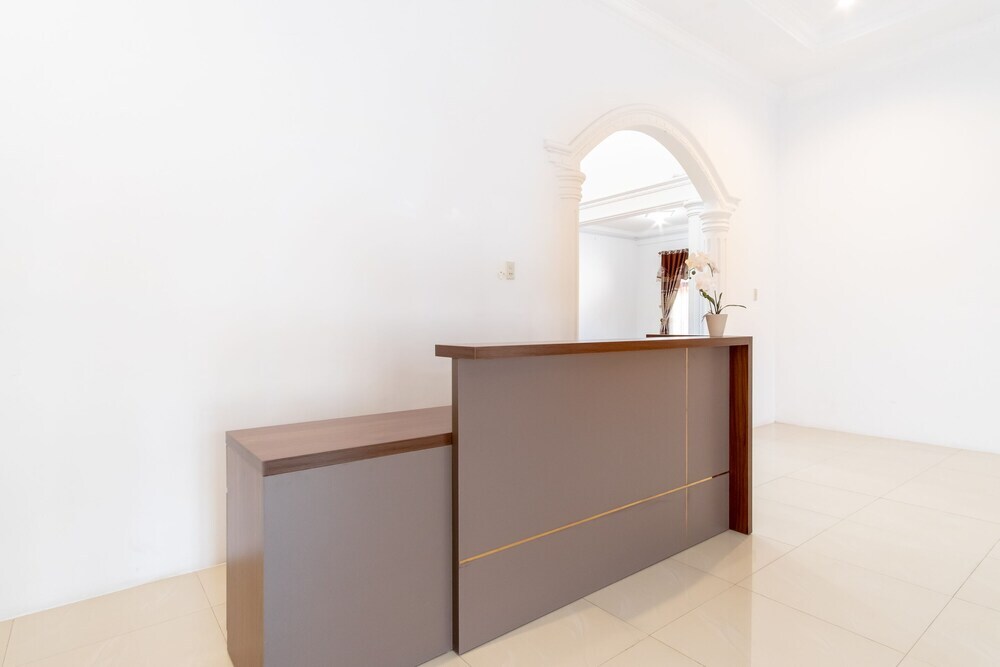 Медан: Medan Guest House by OYO Rooms