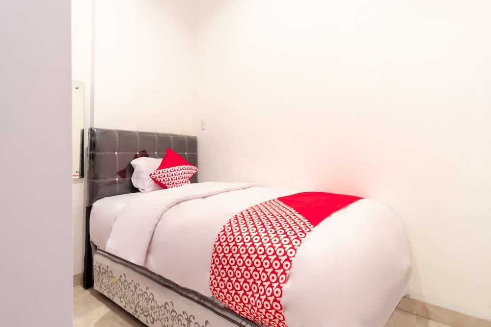 Медан: Bungas Guest House by OYO Rooms