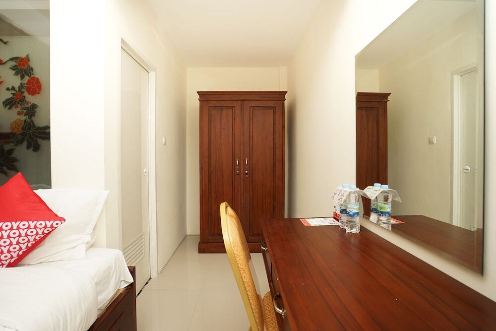 Сурабая: Erga Family Residence by OYO Rooms