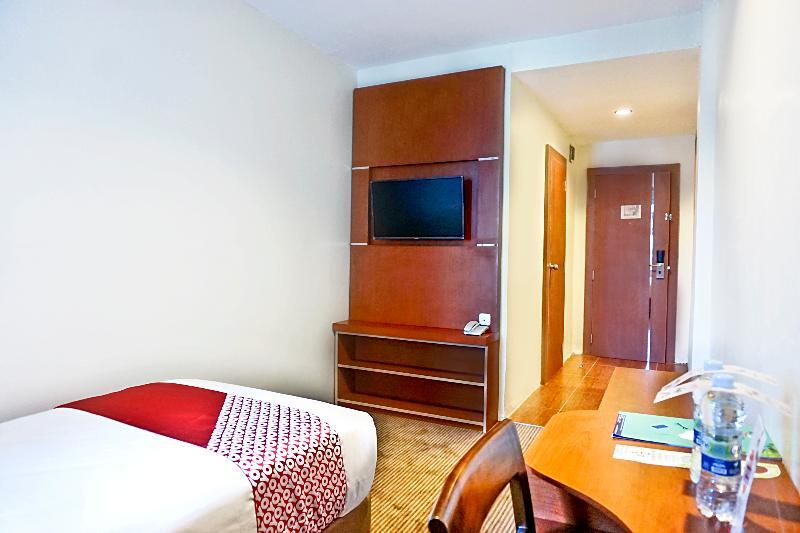 Пеканбару: Megara Hotel by OYO Rooms