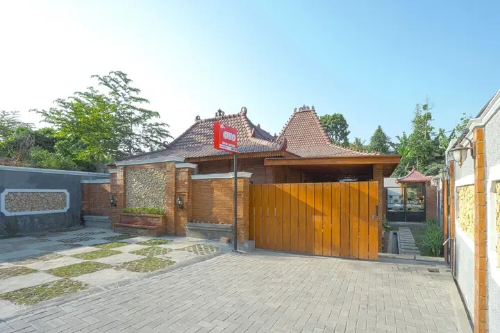Батуретно: Ndalem Sidoarum Syariah by OYO Rooms