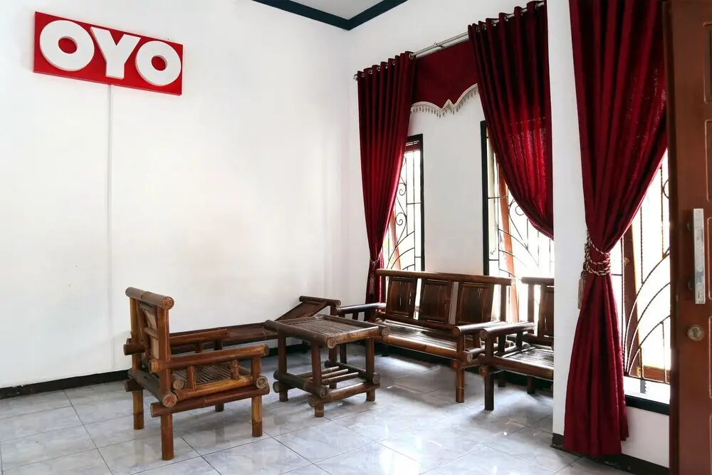 Паданг: Penginapan Eby by OYO Rooms
