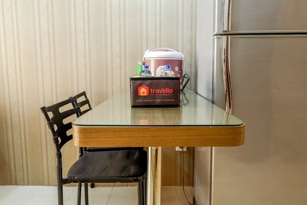 Джакарта: Puri Park View Apartment by Travelio