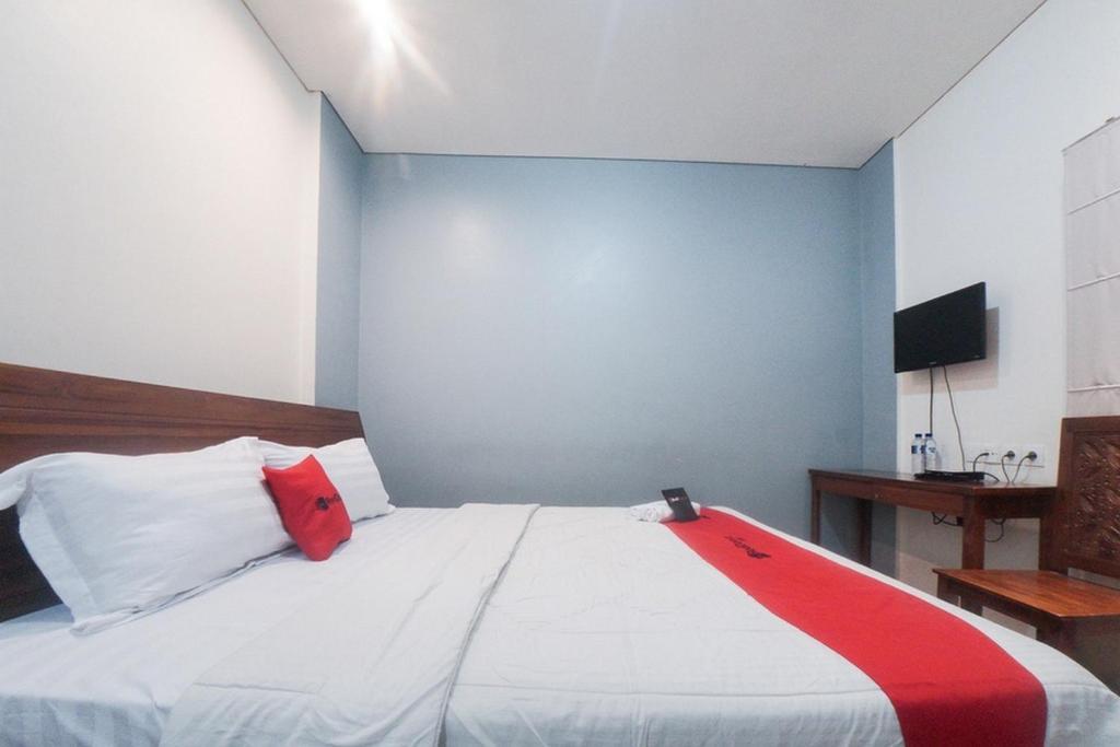 Джакарта: RedDoorz Plus near Green Pramuka Square Mall