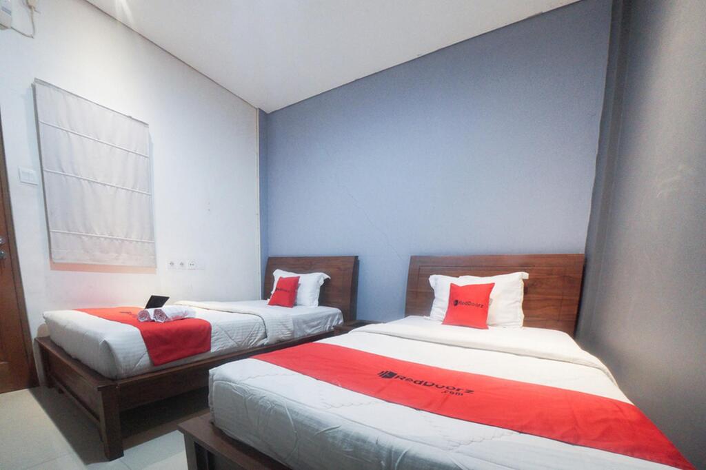 Джакарта: RedDoorz Plus near Green Pramuka Square Mall