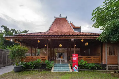 Joglo Manggisan Syariah by Oyo Rooms — фото 1