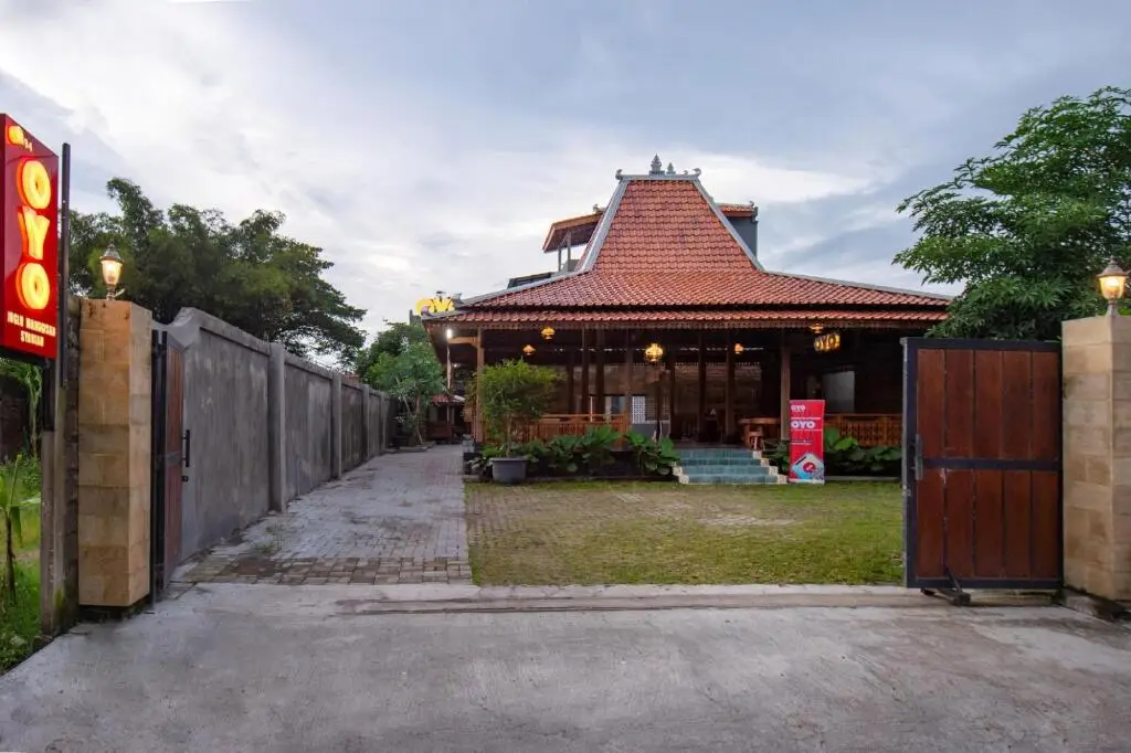 Батуретно: Joglo Manggisan Syariah by Oyo Rooms