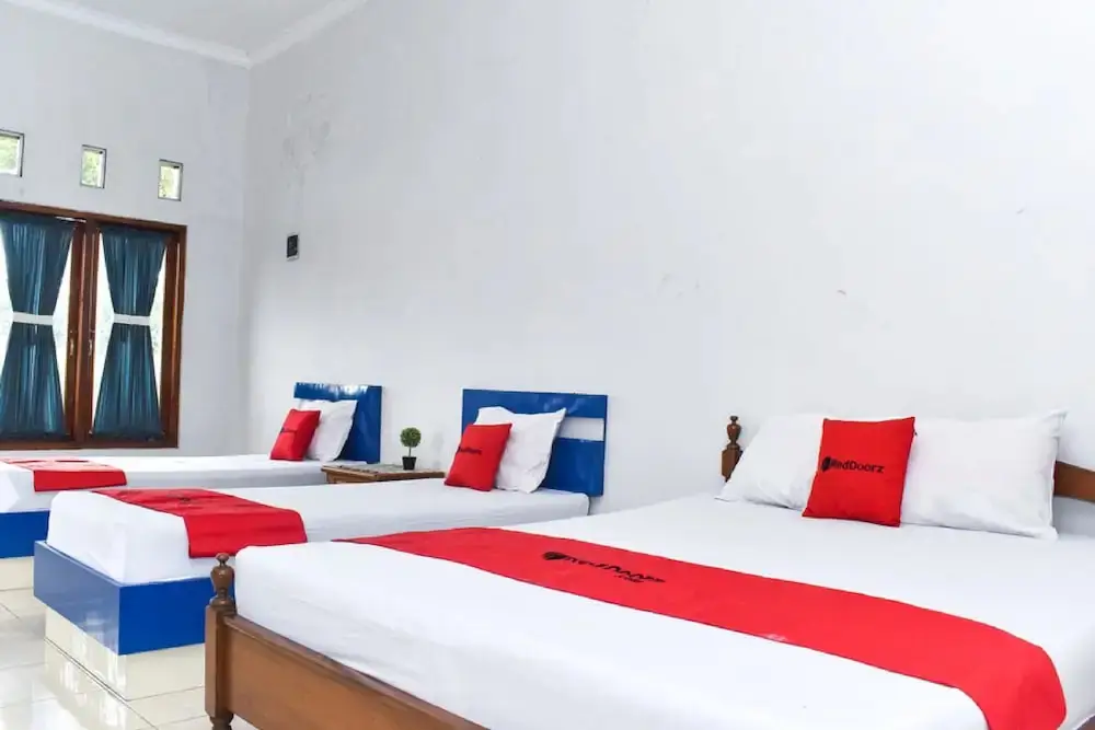 Депок: RedDoorz near Hartono Mall