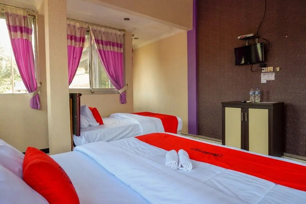 Кебумен: Hotel Ungu by RedDoorz