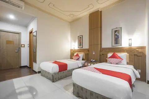 Dinasti Hotel by OYO Rooms — фото 1