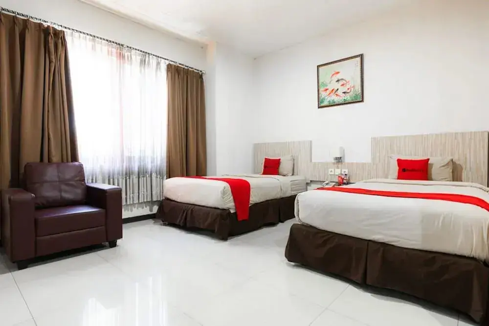 Макассар: Reddoorz Plus Near Karebosi Area 3