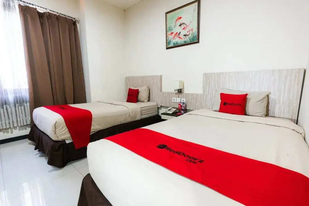 Макассар: Reddoorz Plus Near Karebosi Area 3