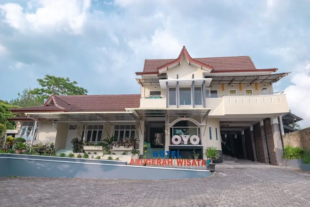 Anugerah Wisata Hotel by OYO Rooms — фото 1