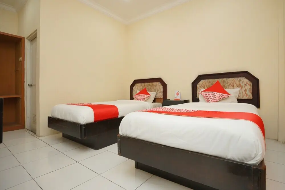 Проболинго: Female Guest House by OYO Rooms