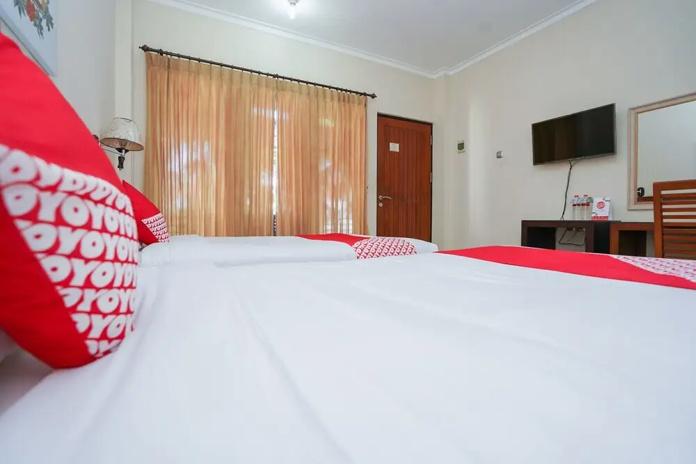 Проболинго: Hotel Ratna by OYO Rooms