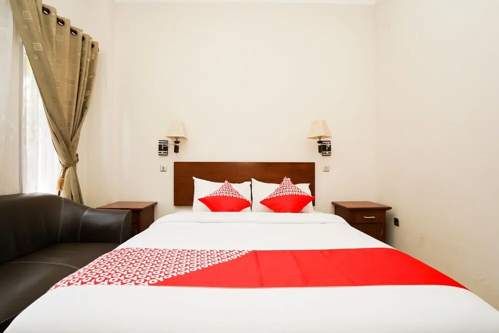 Проболинго: Hotel Ratna by OYO Rooms