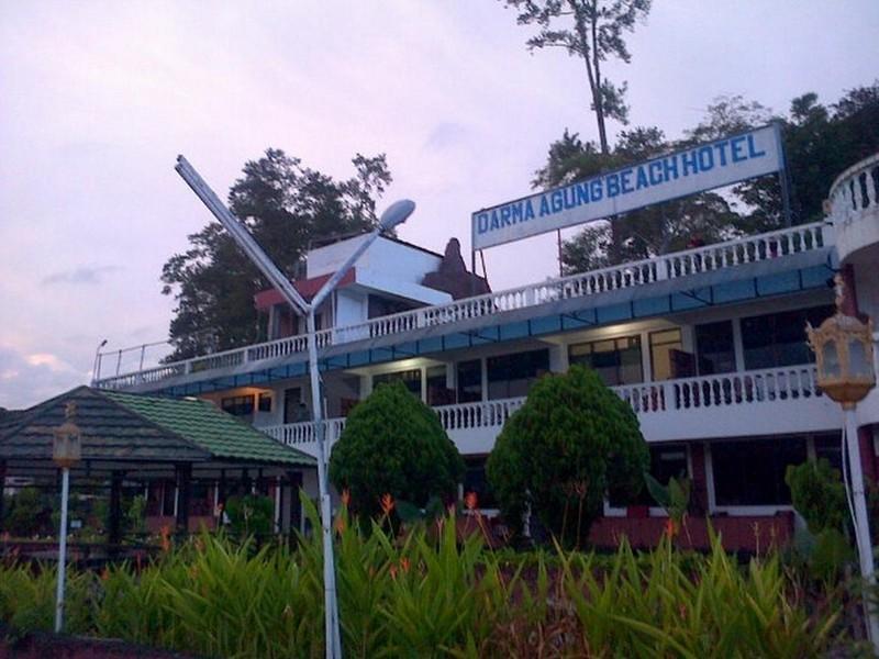 Озеро Тоба: Darma Agung Beach Hotel Parapat