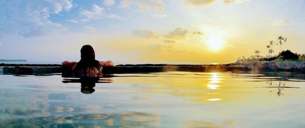 Матан Урунг: Simeulue Surflodges