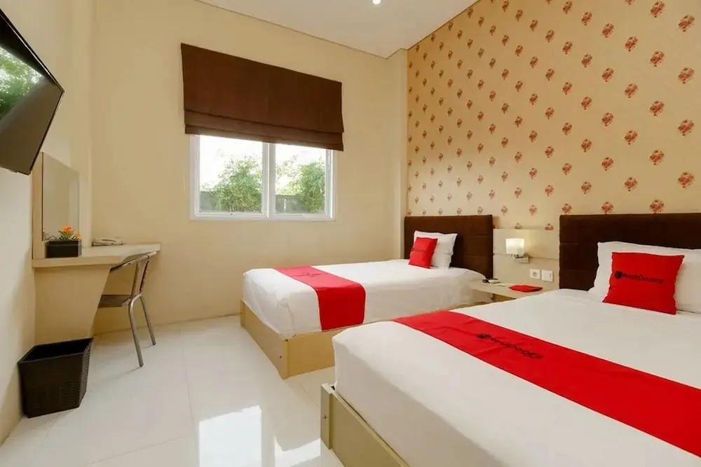 Матарам: Surya Lombok Hotel by RedDoorz