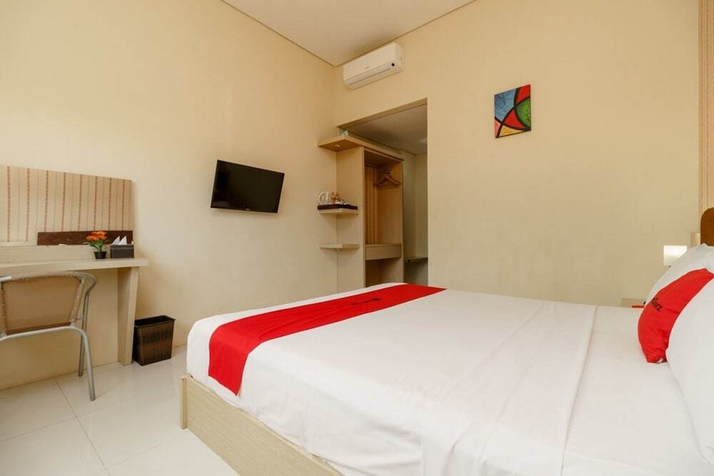 Матарам: Surya Lombok Hotel by RedDoorz