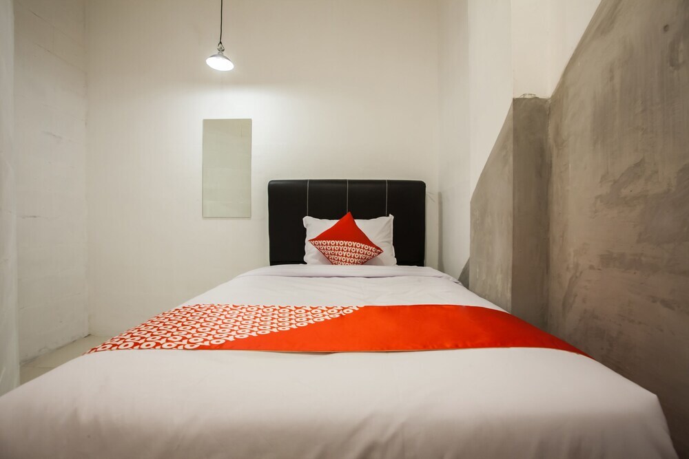 Медан: Mono Guest House by OYO Rooms