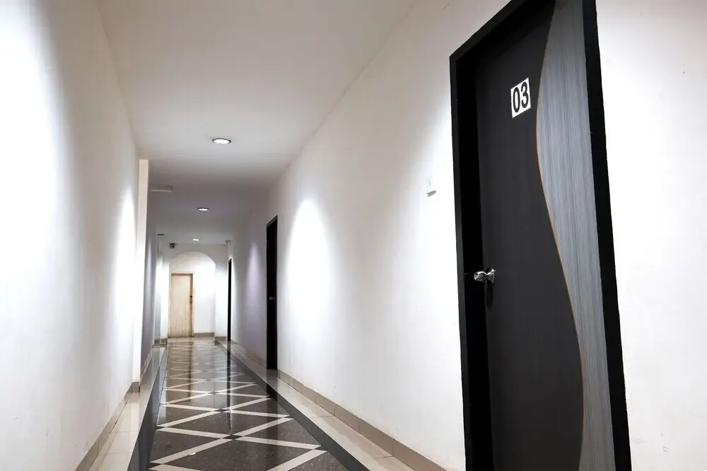 Джамби: Surya Hotel by OYO Rooms