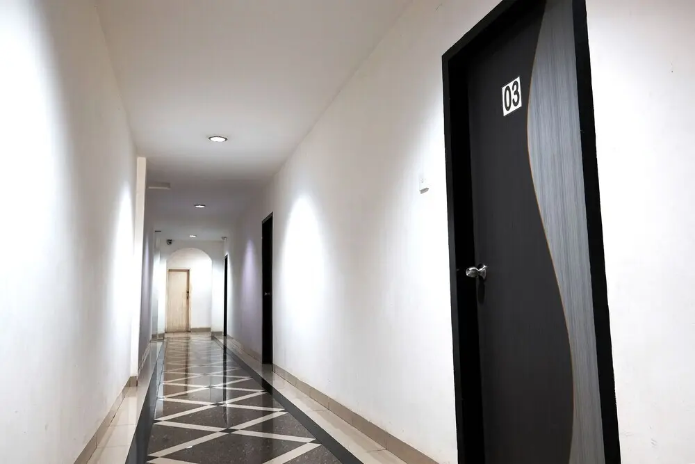 Джамби: Surya Hotel by OYO Rooms