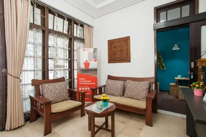 Маланг: Asri Homestay Syariah by RedDoorz