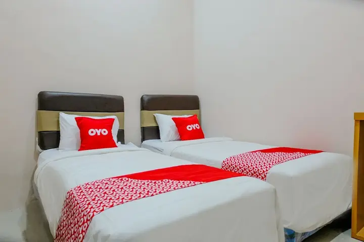 Маланг: Javas Guest House by OYO Rooms