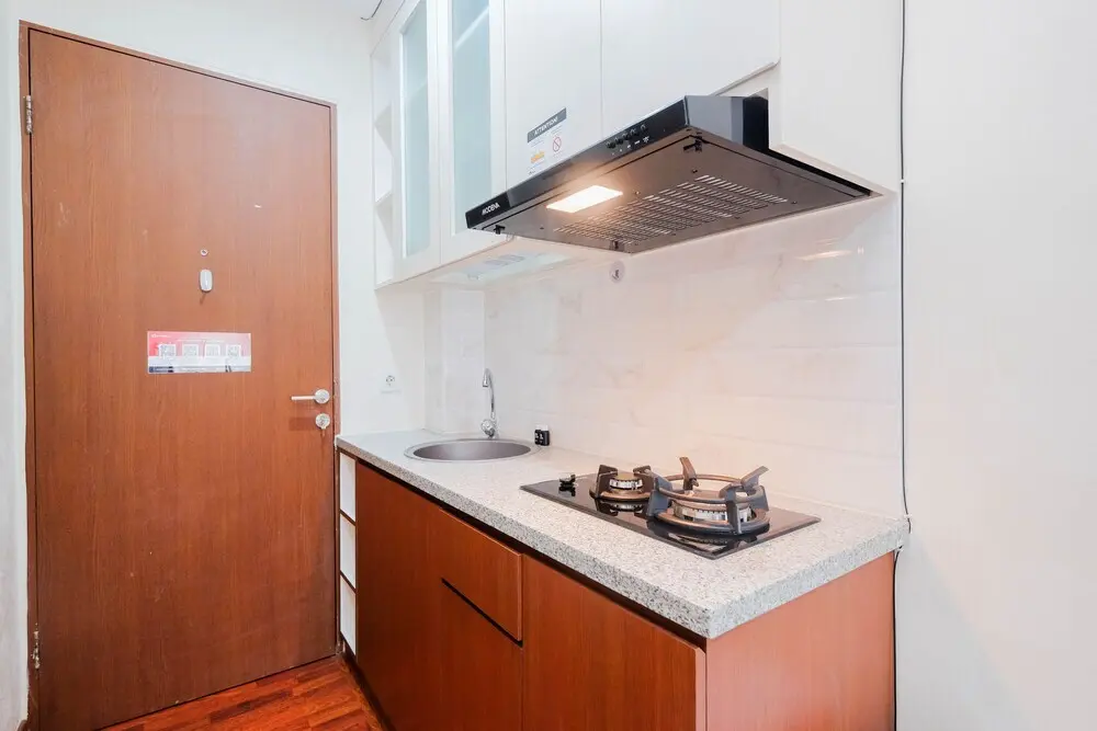 Джакарта: Tifolia Apartment by Travelio
