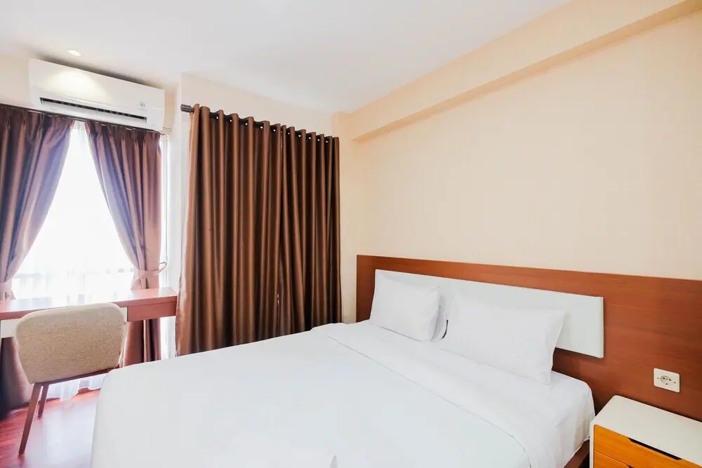 Джакарта: Tifolia Apartment by Travelio
