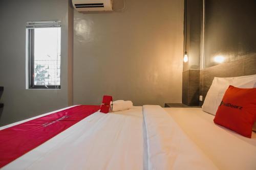 Медан: Reddoorz Plus Near Maimun Palace 2 Medan