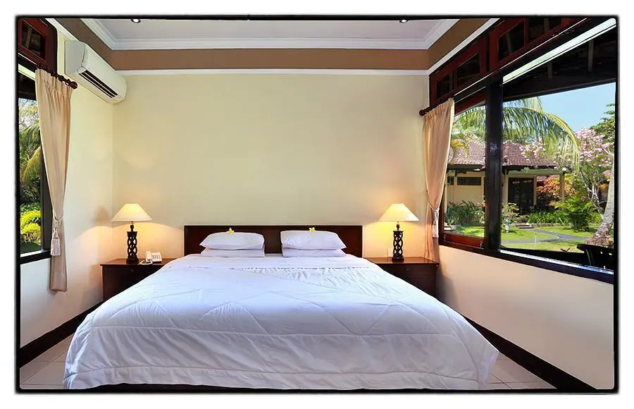 Мангсит: Mascot Beach Resort by OYO Rooms