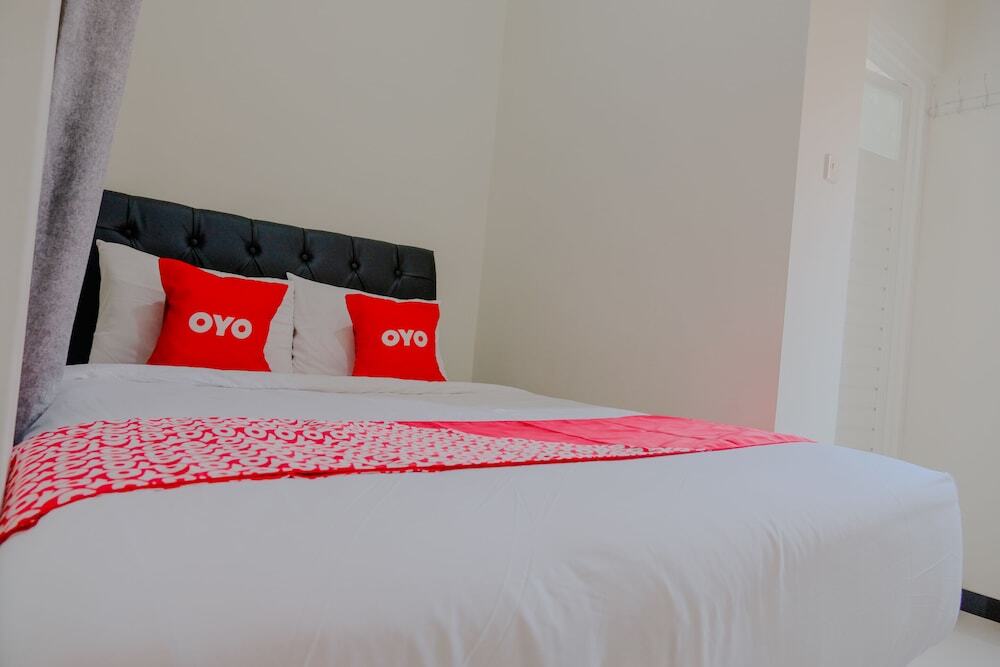 Бату: Tiara Family Residence by OYO Rooms