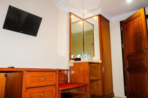 Манадо: Emerald Hotel