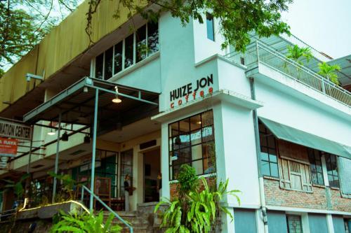 Маланг: Huize Jon Hostel