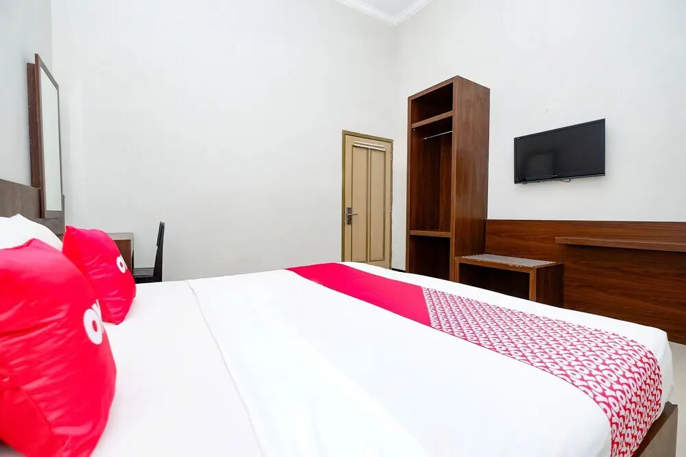 Тегал: Hotel Kencana by OYO Rooms