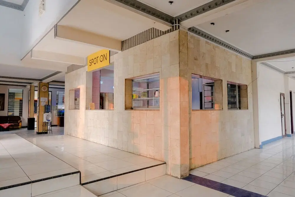 Hotel Dewi by OYO Rooms — фото 1