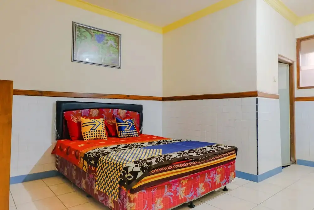 Джомбанг: Hotel Dewi by OYO Rooms