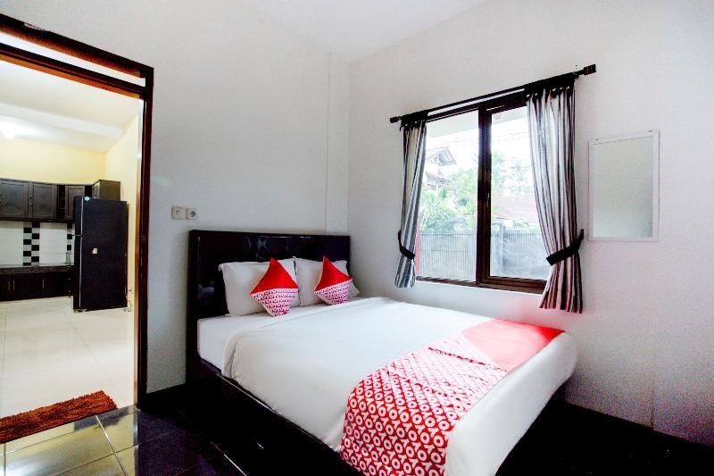 Diamond Cisitu Residence Syariah by OYO Rooms — фото 1