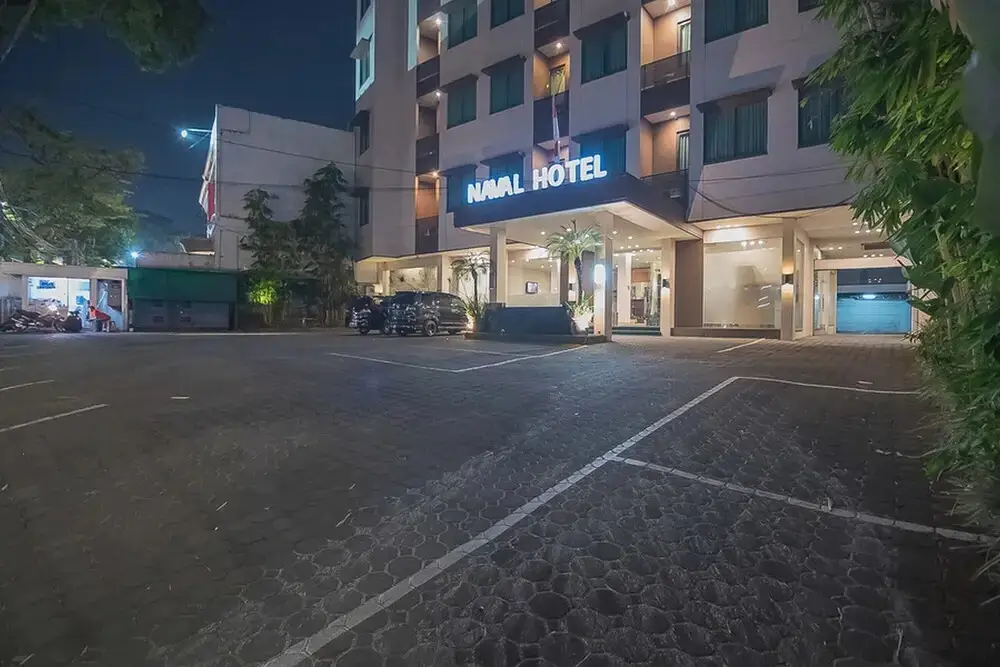 Naval Hotel by RedDoorz — фото 1