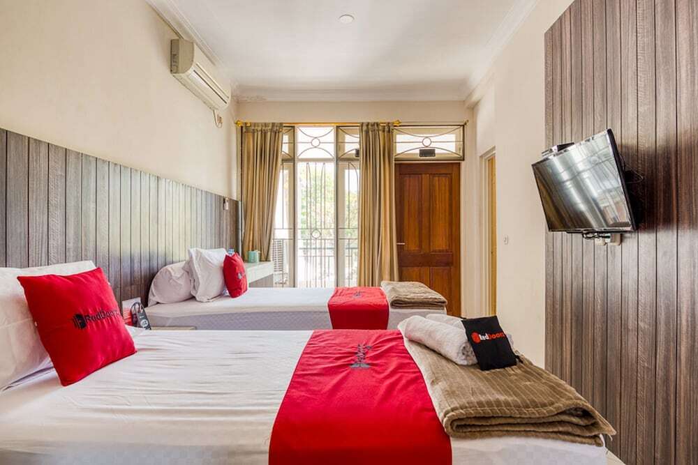 Сурабая: Home Stay Empat Lima by Reddoorz